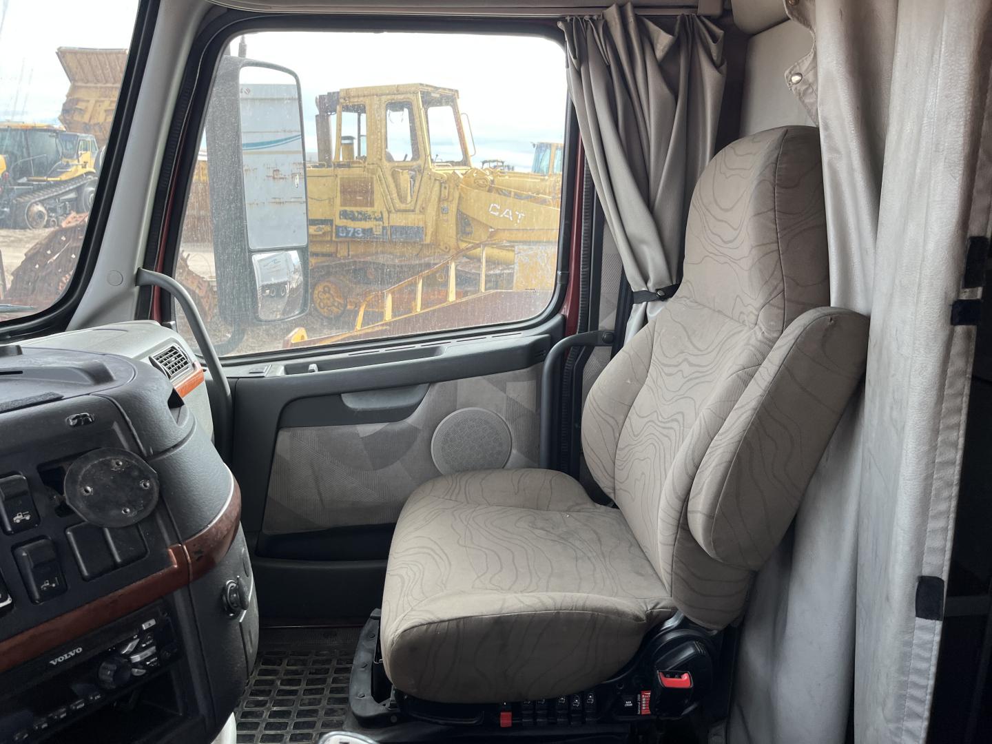 ./imagenes/INVOICE/2019/17172/TRACTOCAMION VOLVO VNL 6X4 (23).JPG